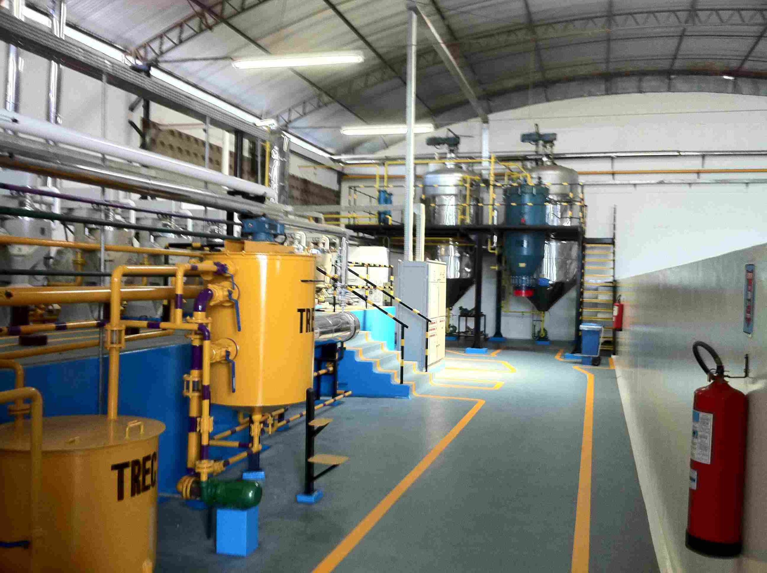 Equipamentos industriais aplicados ao refino de óleos e gorduras