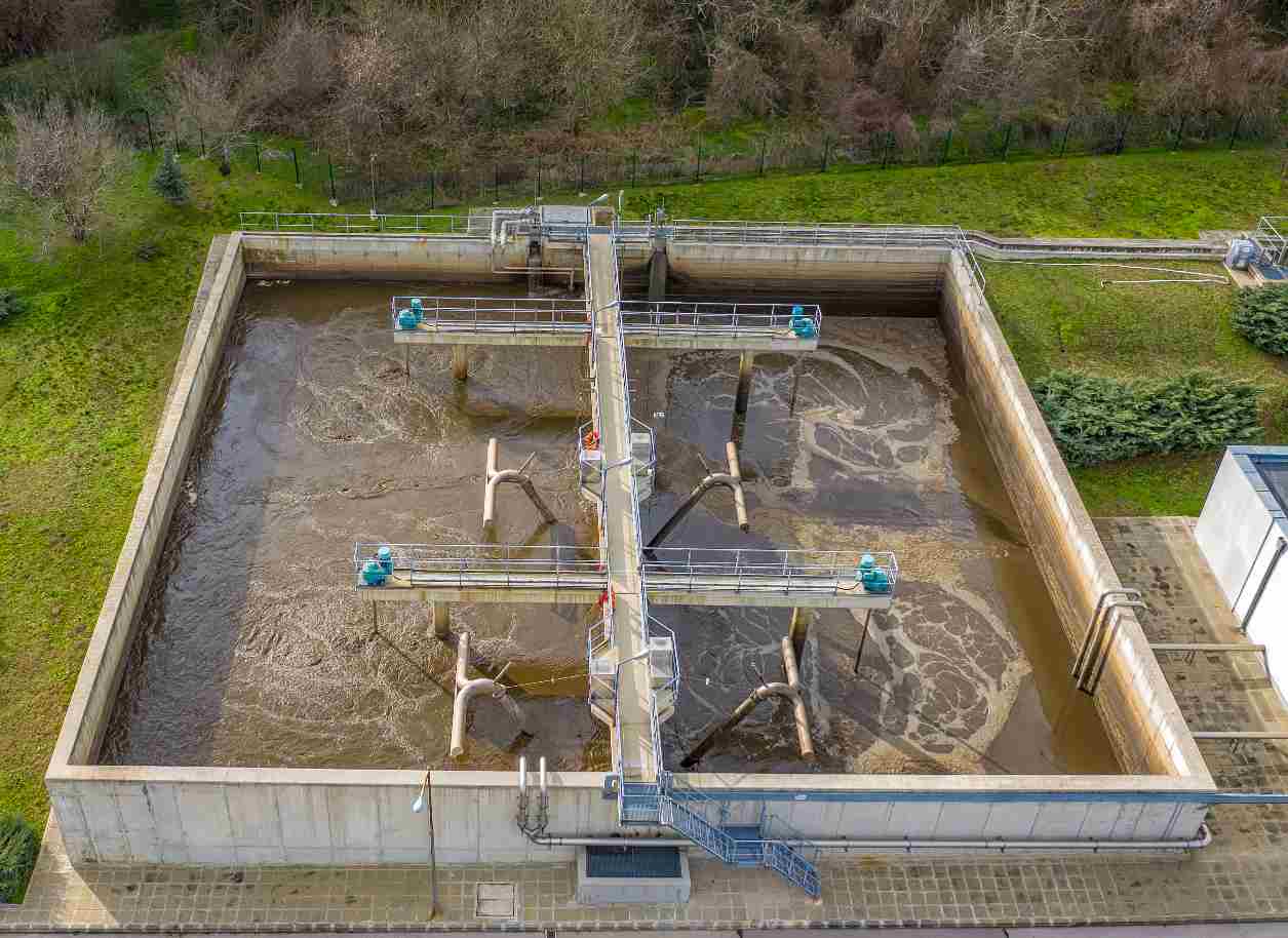 Infraestrutura industrial para tratamento de água e integração de utilidades